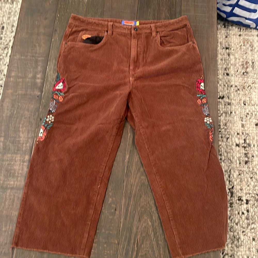 EMPIRE men’s embroidered jeans